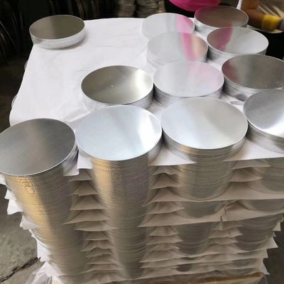 Disco rotondo di alluminio riflettente da 0,7 mm a 0,8 mm 1050 1060 1100 Pottone di taglia personalizzata Alta piattazza